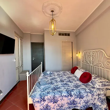 Taorminas Sun Central Rooms & Suites Whit Parking